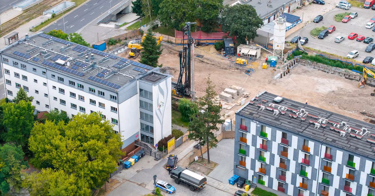 Evacuación masiva en Breslavia por explosivo de la Segunda Guerra Mundial hallado durante obras públicasUn artefacto bélico descubierto obligó a cerrar calles y suspender servicios, mientras las autoridades aplicaron estrictos protocolos de seguridad en la zona afectada