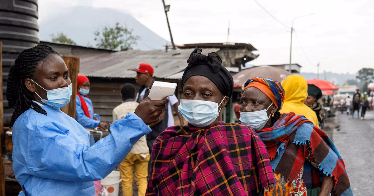 Luego de que la OMS declarara la emergencia internacional, el brote de ébola en el Congo y Uganda ya supera las 400 muertesLa epidemia provocada por la cepa Bundibugyo, para la que no hay vacunas aprobadas, avanza a un ritmo inédito en medio de desinformación, ataques a clínicas y reducción del apoyo técnico internacional, según detalla TIME en su nota de tapa