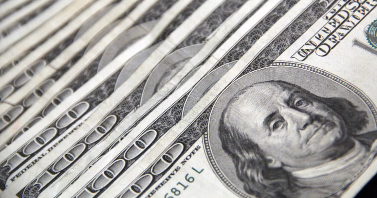 El dólar sigue en alza: a cuánto puede llegar sin la intervención del Gobierno, según la nueva banda cambiaria