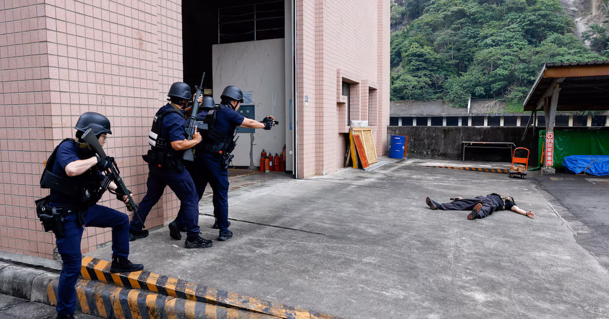 Bloqueo, sabotaje e invasión: así se prepara Taiwán para hacer frente a una eventual guerra con ChinaMás de 370 responsables civiles y militares participaron en Nantou de un complejo simulacro como parte del plan del presidente Lai Ching-te para elevar la preparación frente a la amenaza del régimen de Beijing