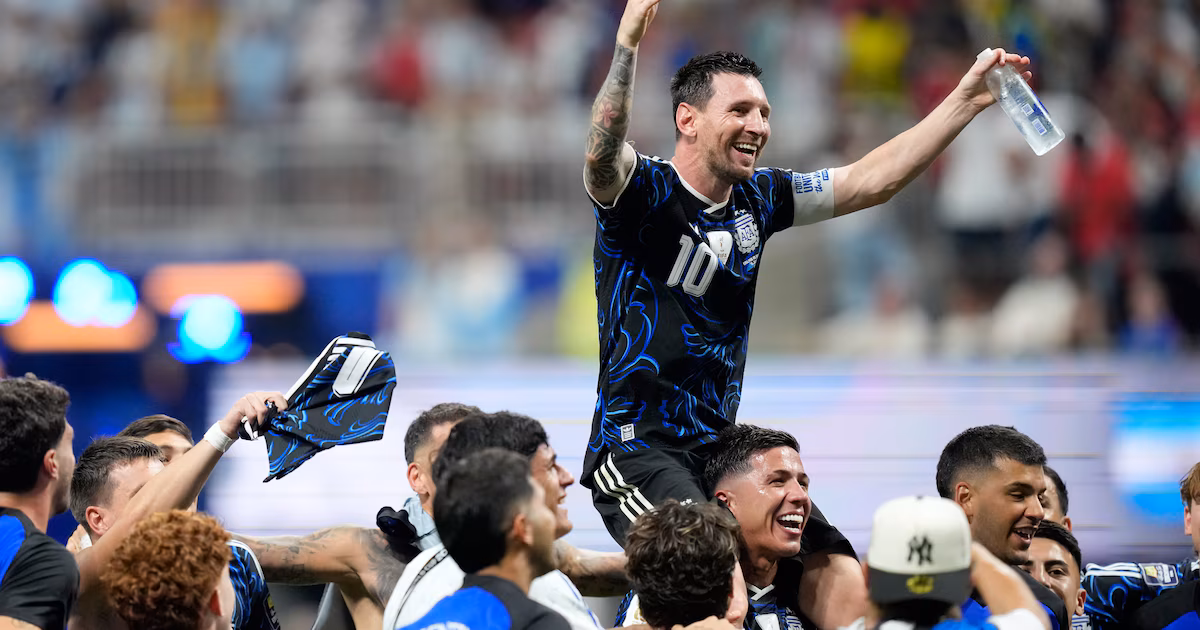 Dos ciudades de Santa Cruz dictaron asueto total para este jueves por el triunfo de Argentina ante Inglaterra