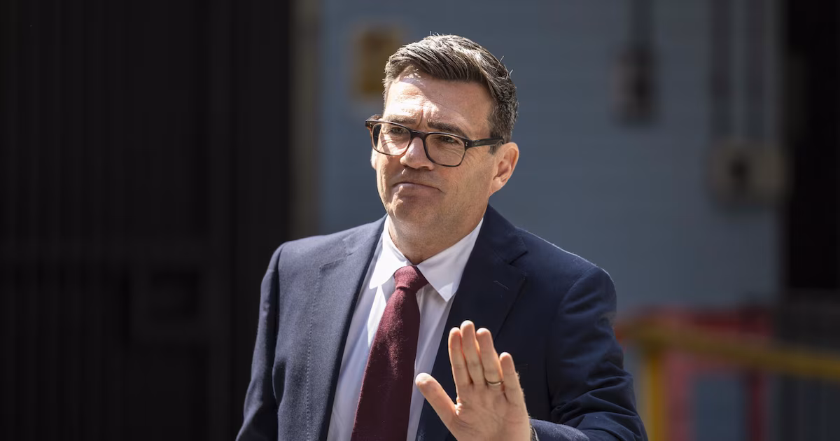 Burnham anunció una inversión de 9.800 millones en submarinos nuclearesDefiende que el gasto militar refuerza la disuasión e impulsa el empleo local
