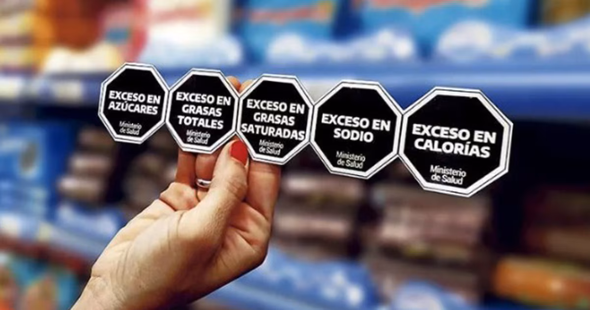El Gobierno impulsa la derogación de la Ley de Etiquetado Frontal y reabre el debate sobre los octógonos negros