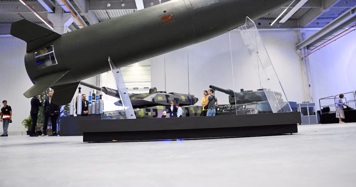 Rheinmetall y Lockheed Martin acordaron fabricar en Alemania misiles ATACMSEl memorando firmado en la cumbre de la OTAN en Ankara abre paso a una empresa conjunta que convertiría la planta de Baja Sajonia en el único centro de producción europeo de uno de los misiles balísticos más utilizados en el conflicto de Ucrania
