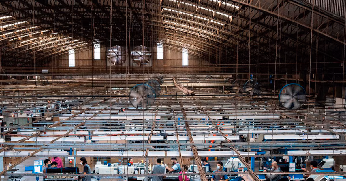 El fabricante de Nike y Adidas cierra su última planta en la Argentina y despide a sus 150 trabajadores