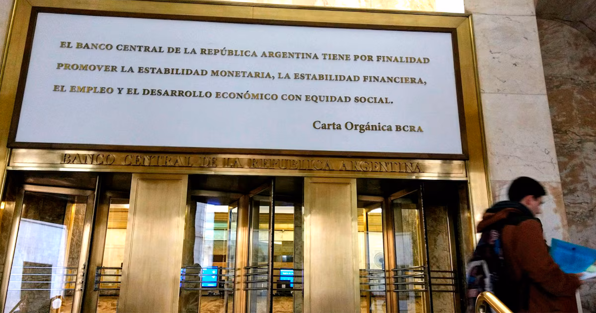 Por qué el Gobierno quiere cambiar la Carta Orgánica del Banco Central que el kirchnerismo reformó en 2012