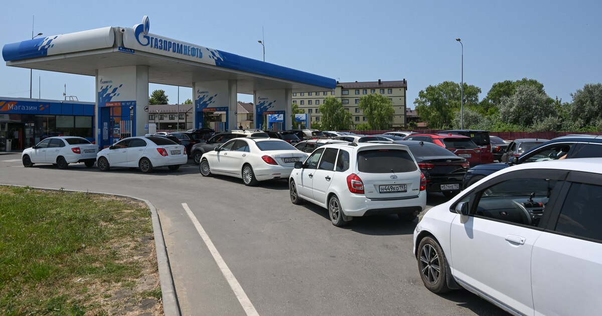Rusia admitió la crisis por los bombardeos ucranianos: “Debemos reconocer que hay problemas y escasez de combustible”Ante la evidencia de las filas de autos que se multiplican en las gasolineras, el viceprimer ministro, Alexander Novak, reveló que las refinerías “están siendo cerradas para reparaciones debido a ataques con drones”