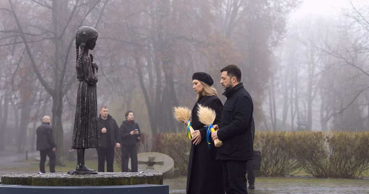 Ante el temor por los ataques de Rusia al patrimonio cultural de Ucrania, el museo del Holodomor en Kiev retiró sus colecciones históricasDesde la invasión rusa iniciada en 2022, las autoridades ucranianas registraron cerca de 2.000 sitios de patrimonio cultural y 2.500 instituciones culturales dañadas. Algunas piezas voluminosas fueron desmontadas y distribuidas en diferentes regiones para evitar su destrucción