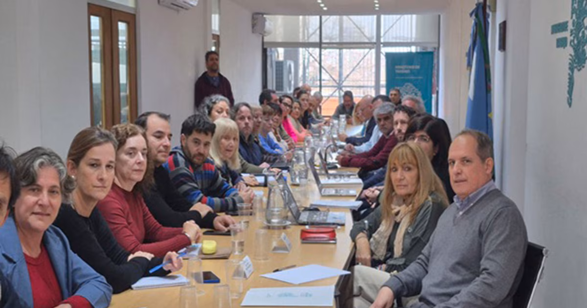 Kicillof les ofreció un aumento del 2,5% a los docentes y los gremios lo rechazaron