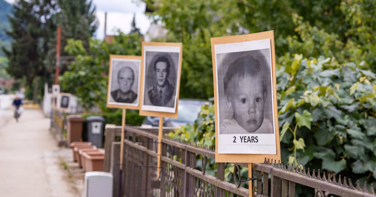 Bosnia conmemora los 31 años del genocidio de Srebrenica: el reclamo de “nunca más” de la ONUFamiliares de las víctimas y supervivientes de la masacre han acudido por miles, como todos los años, al Centro Memorial de Potocari para conmemorar la tragedia