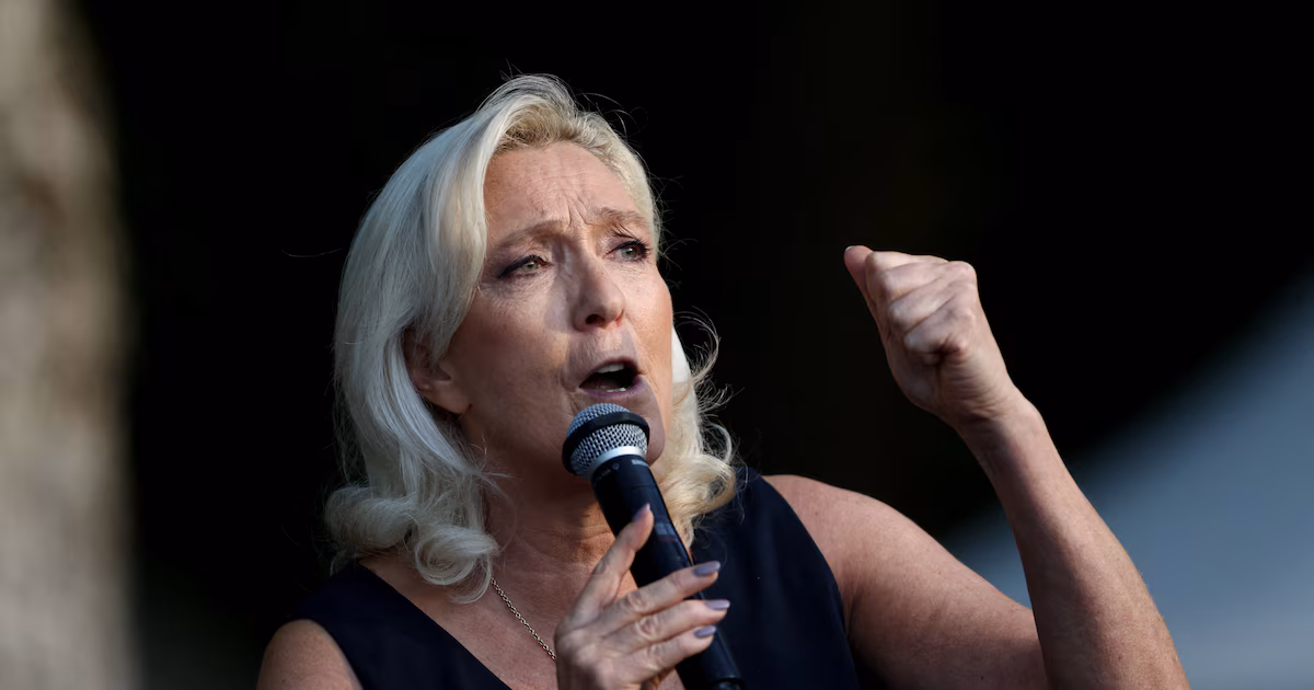 La Justicia francesa define este martes si Marine Le Pen podrá presentarse a las elecciones presidenciales de 2027La decisión, prevista para las 13:30 hora local (11:30 GMT), determinará si el tribunal confirma la inhabilitación para ejercer cargos públicos durante cinco años que un tribunal inferior impuso a la líder de la derecha, de 57 años, junto con una pena de prisión