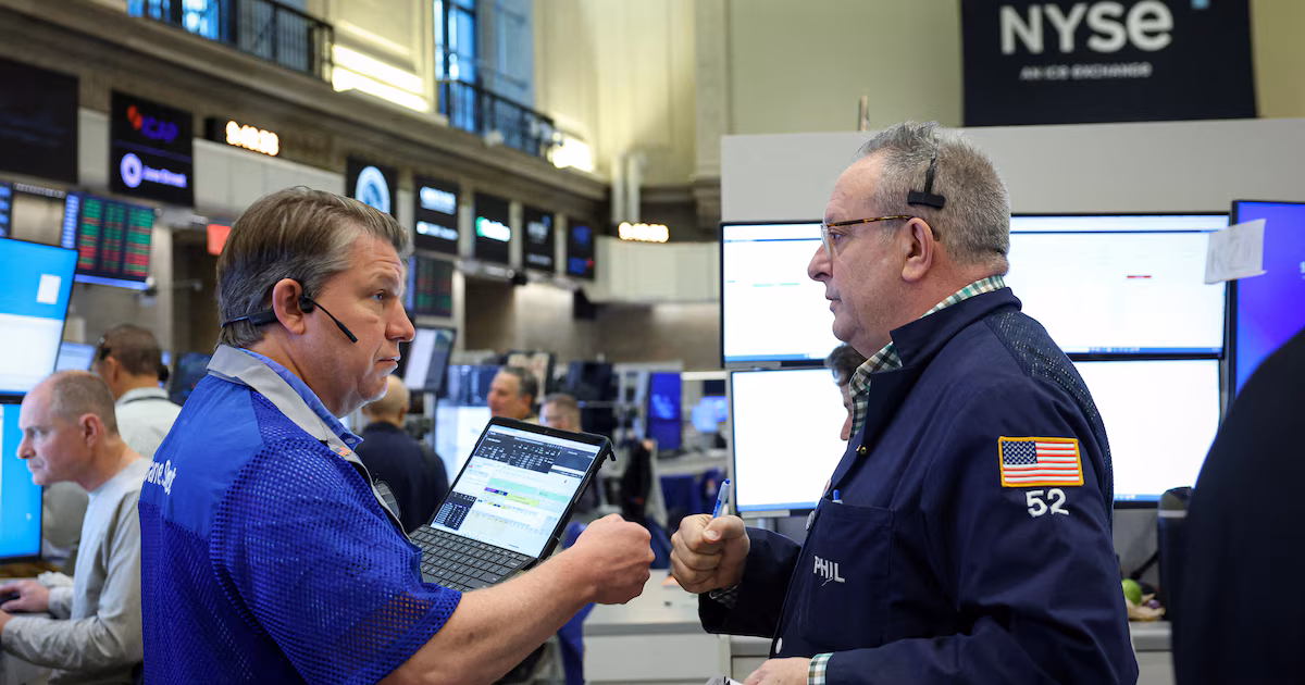 Jornada financiera: la Bolsa marcó un nuevo récord y cayó el riesgo país tras la mejora de la nota crediticia de Moody’s