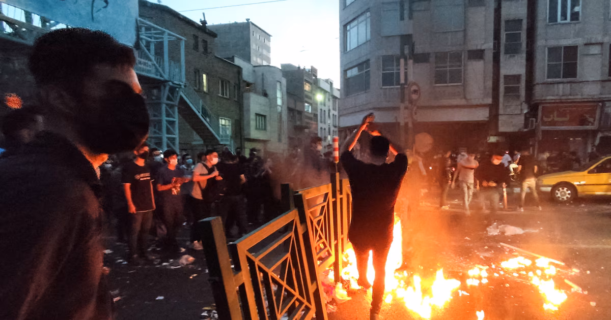 La ONU pidió al régimen de Irán anular las condenas a muerte de diez jóvenes detenidos tras las protestas de eneroRelatores independientes advirtieron que el proceso judicial vulneró estándares internacionales de debido proceso y exigieron frenar las ejecuciones pendientes