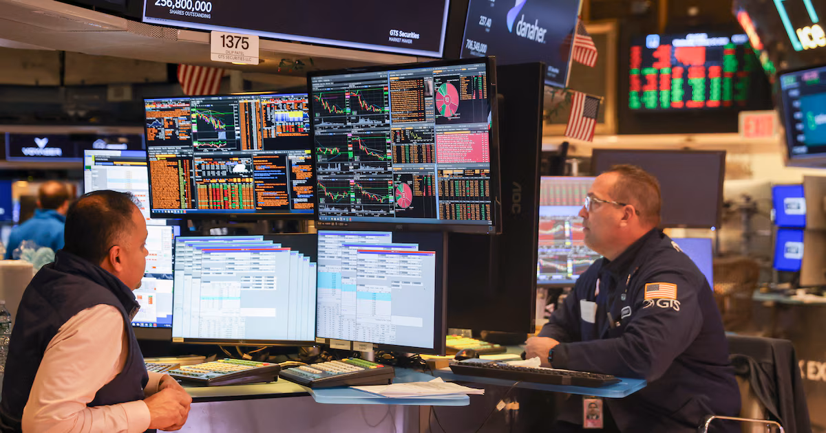 Wall Street abrió en rojo tras la subida del petróleo y las cuentas de Alphabet y TeslaEl Dow Jones de Industriales retrocedía casi un 1% tras el repunte del precio del petróleo de Texas, que alcanzó los 100 dólares por barril