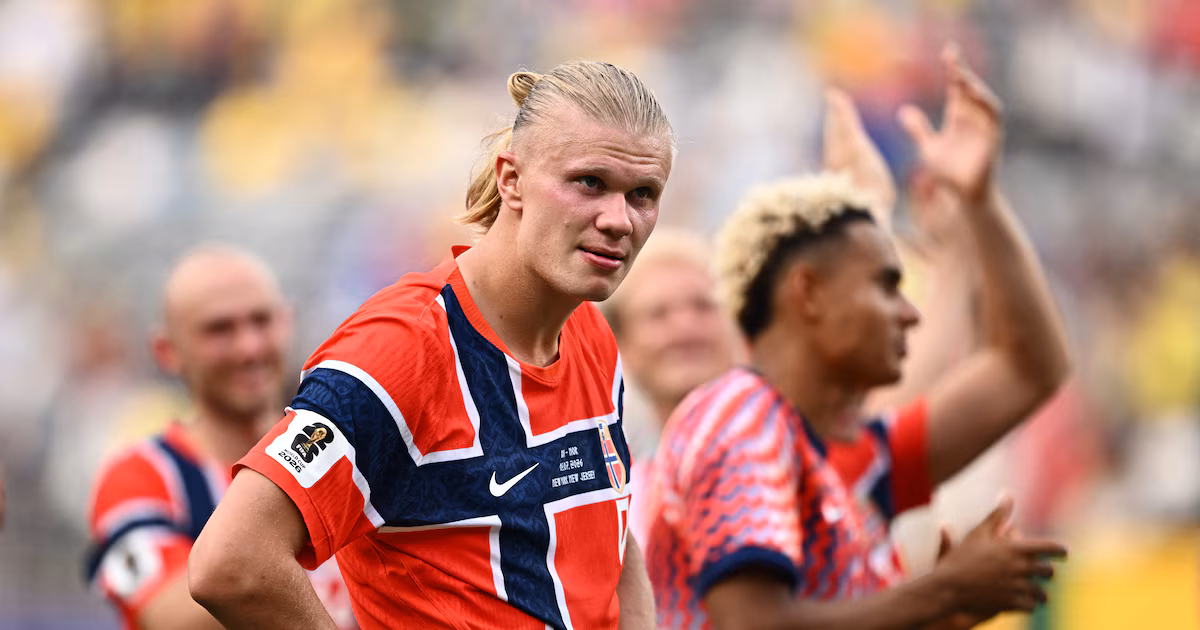 “No se consiguen las camisetas”: la fiebre por Haaland desató una revolución en NoruegaDespués de 28 años sin un Mundial, el país vive una euforia inédita: las camisetas se agotaron, los chicos trasnochan para ver los partidos y el fenómeno Erling Haaland cambió la rutina de una sociedad