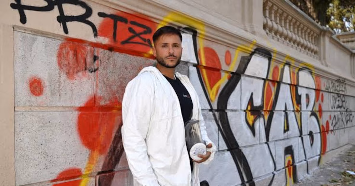 Un restaurador desafía el vandalismo en Roma y gana seguidores mostrando la recuperación del patrimonioCon tecnología especializada y apoyo de la comunidad, Valerio Tuveri impulsa un movimiento para proteger los monumentos históricos y reclama sanciones más estrictas frente a los daños en espacios emblemáticos