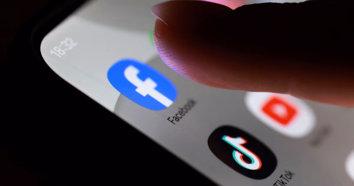 Francia aprobó la ley que prohíbe el uso de redes sociales a menores de 15 añosDesde el 1 de septiembre, los jóvenes no podrán crear perfiles en estas plataformas; las empresas tendrán cuatro meses para cerrar las cuentas existentes y deberán verificar edades con aval del regulador de datos