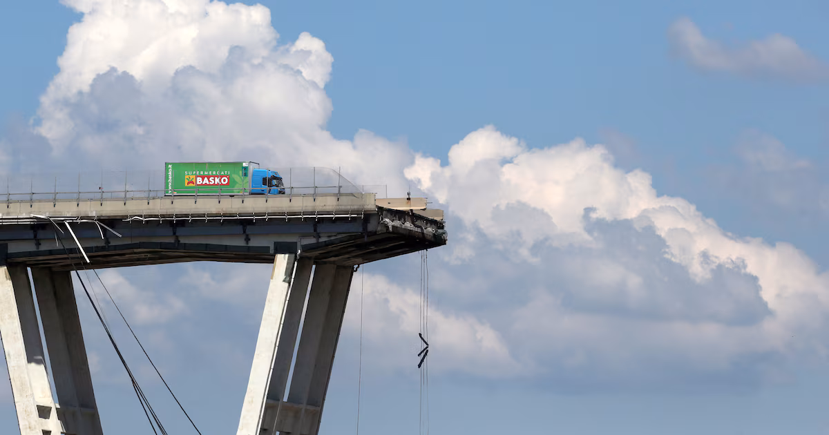Condenaron a 12 años de cárcel al ex jefe de autopistas por el derrumbe del puente Morandi que dejó 43 muertos en GénovaEl tribunal determinó que el desplome del viaducto en 2018 pudo evitarse con un mantenimiento adecuado y condenó a Giovanni Castellucci junto a otros 31 ex directivos, ingenieros y funcionarios
