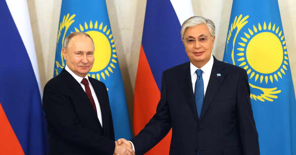 El presidente de Kazajistán pidió “congelar” el conflicto en Ucrania durante una reunión con Vladimir PutinKasim-Yomart Tokáyev solicitó “volver a la ‘Fórmula de Estambul 2.0’, dado que allí se lograron resultados significativos”