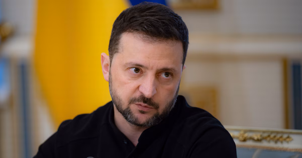 Zelensky repudió el ataque ruso contra Kiev e insistió en que reforzar la defensa aérea es una prioridad absoluta para UcraniaEl mandatario ucraniano sostuvo que las contribuciones al programa de la OTAN siguen siendo esenciales y “ayudan directamente a salvar vidas”. Además, afirmó que cada acuerdo bilateral alcanzado con sus socios para reforzar la defensa aérea “realmente marca la diferencia” entre la vida y la muerte frente a la invasión rusa