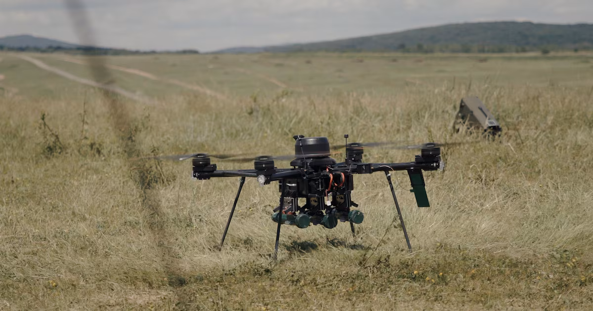 Ucrania lanza el plan “Drone Deal” para vender aeronaves no tripuladas a países aliadosLas empresas nacionales quedan autorizadas a colocar sistemas en el exterior mediante pactos específicos, con aportes obligatorios para reforzar la base industrial de defensa y controles de propiedad intelectual y reventa