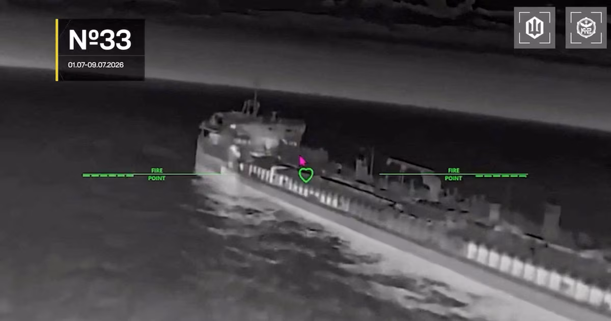 Ucrania atacó 21 buques de la flota fantasama rusa en el mar de AzovEl presidente Volodimir Zelensky ordenó al Ejército centrar los próximos ataques sobre refinerías de Rusia ante la escasez de combustible en el país. Durante la madrugada del sábado Moscú lanzó 121 drones sobre territorio ucraniano