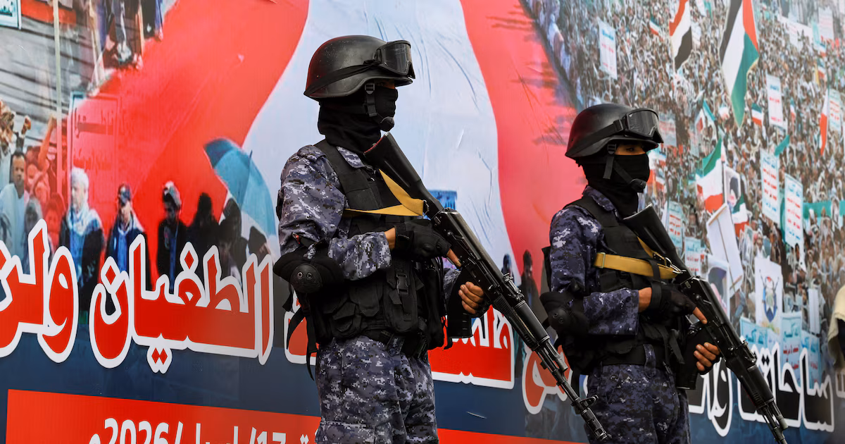 Los rebeldes hutíes amenazaron con atacar objetivos estratégicos de Arabia Saudita si aumenta la ofensiva en YemenEl líder del grupo respaldado por Irán advirtió que responderá con misiles y drones contra aeropuertos, puertos e instalaciones energéticas si el reino amplía su intervención militar