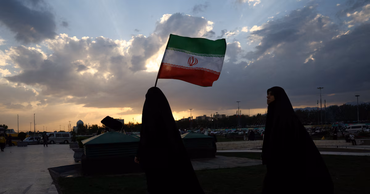Ataques aéreos golpearon Irán tras los bombardeos de Estados Unidos, pero nadie se los adjudicóUna serie de explosiones sacudieron el sur del país horas después de que el Comando Central norteamericano anunciara el fin de su ofensiva. Teherán no culpó a nadie pero advirtió a los Emiratos Árabes Unidos