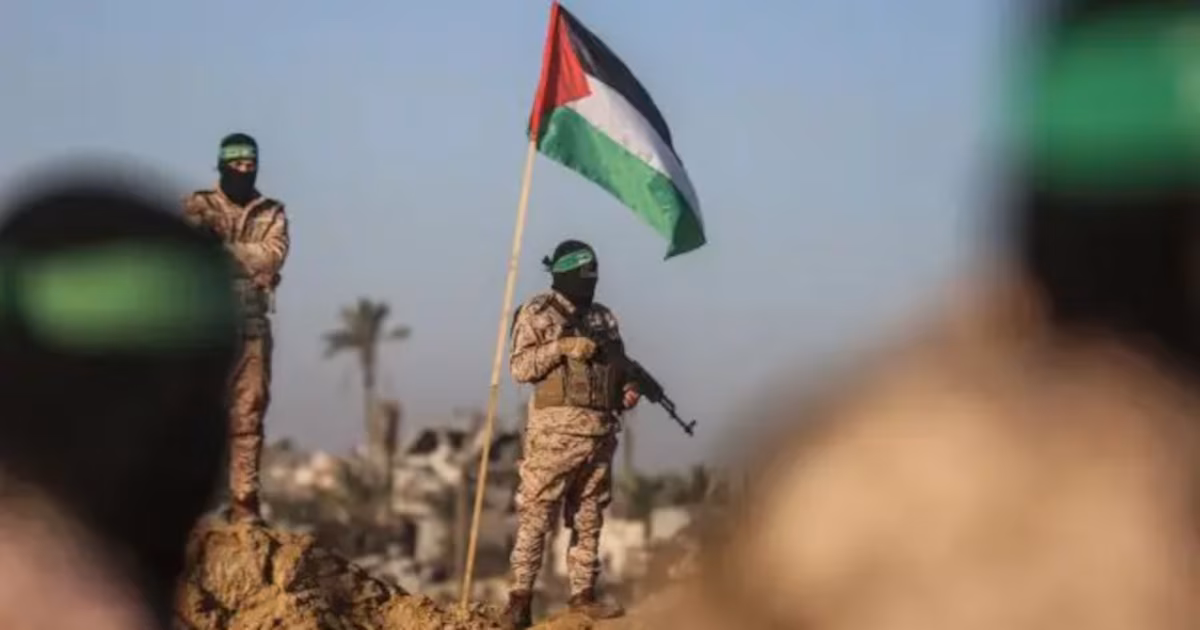 Revelan que Hamas preparó atentados coordinados en Europa para replicar la masacre del 7 de octubreUna investigación del diario suizo Neue Zürcher Zeitung reveló una red clandestina con depósitos de armas y células durmientes en al menos seis países europeos. El grupo terrorista planeaba atacar objetivos judíos e israelíes y fue desbaratado por Inteligencia y detenciones