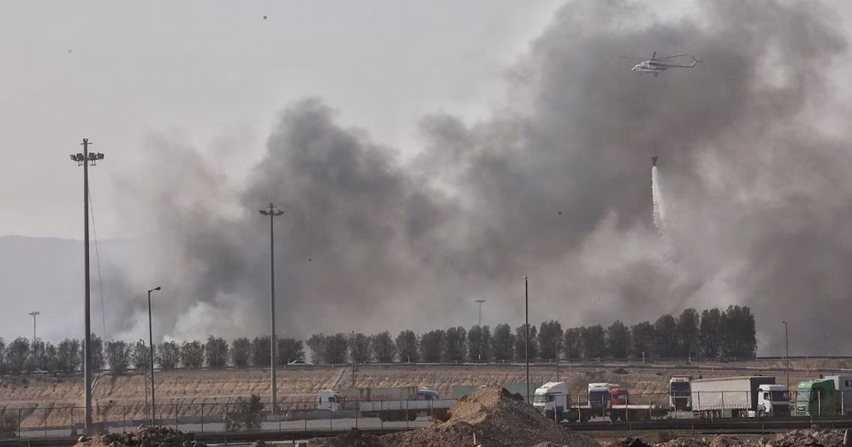 Kuwait denunció daños en puestos fronterizos y una plataforma petrolera tras una nueva ofensiva del régimen iraníEl Gobierno kuwaití informó que un trabajador resultó herido y aseguró que sus Fuerzas Armadas permanecen en alerta tras la escalada militar en el Golfo