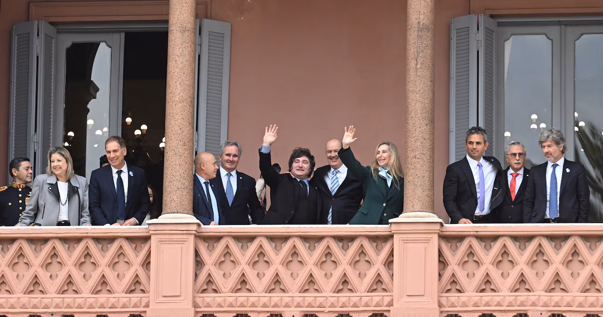 La caída de la imagen preocupa al Gobierno y busca comenzar a “ganar la discusión sobre la reactivación”