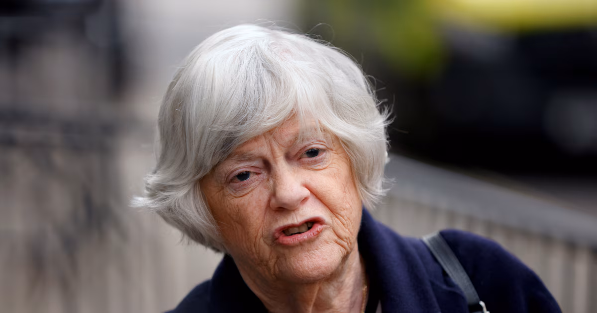 Conmoción en el Reino Unido: asesinaron en su casa a la ex ministra Ann Widdecombe y buscan al autor del crimenFue titular de la cartera de Prisiones y parlamentaria conservadora. Tenía 78 años y fue encontrada sin vida en su vivienda en el condado de Devon con una herida en la cabeza. La Policía busca a un sospechoso