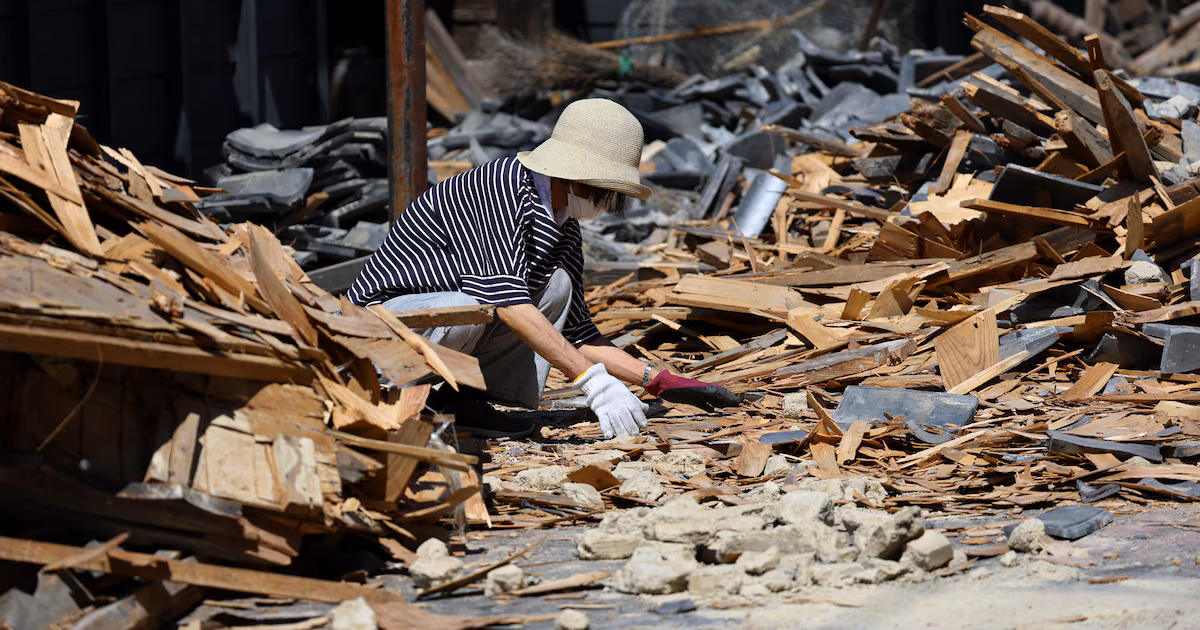Terremoto en Japón: aumentó la cifra de muertos a 28 y el Gobierno alertó sobre riesgos de deslizamientos de tierraSegún los informes oficiales, más de 36.000 hogares permanecen sin electricidad, mientras que otros tantos continúan sin acceso al agua. Las autoridades también advirtieron sobre la de enfermedades relacionadas con el calor, ya que el miércoles las temperaturas llegaron a los 34 °C (93 °F)