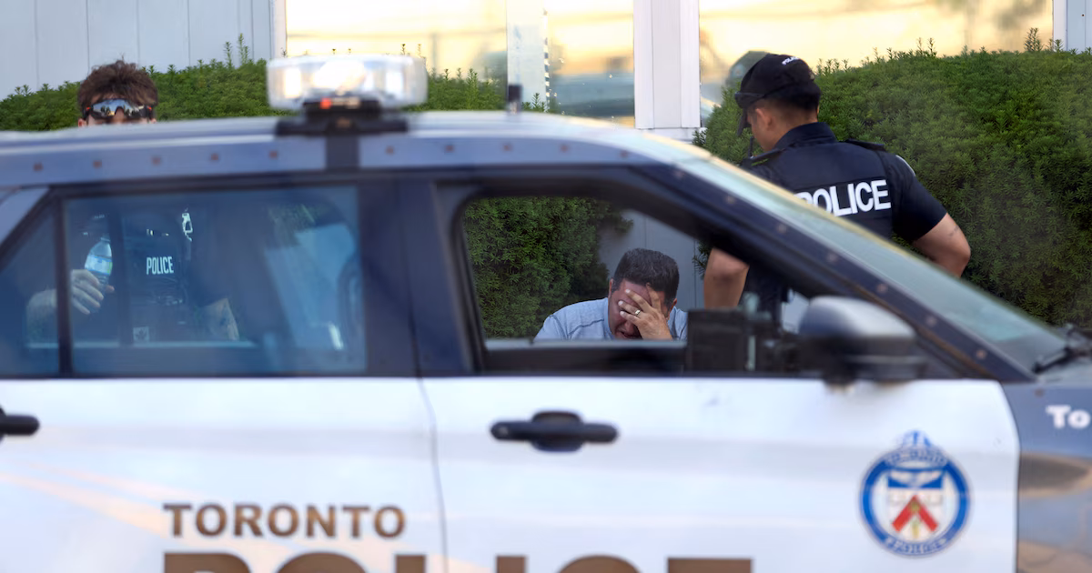 Al menos 2 muertos y 5 heridos en un tiroteo en Canadá: el atacante está prófugoLa Policía de Toronto solicitó a la población evitar la zona del ataque mientras continúan las tareas de emergencia y la investigación del hecho que ocurrió durante la noche del sábado