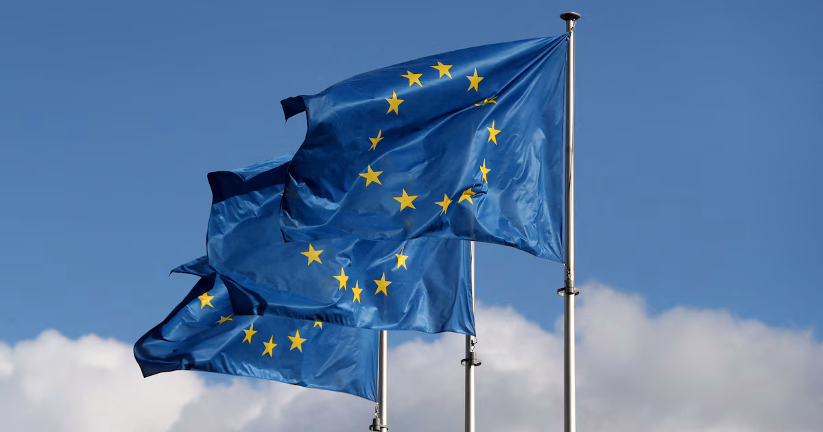 La UE debatirá una nueva reforma sobre el mercado del carbono en busca de un equilibrio entre gobiernos y activistasLa tensión entre intereses industriales y climáticos marca el pulso de los cambios al Sistema de Comercio de Emisiones, los cuales contraponen a países miembros del bloque