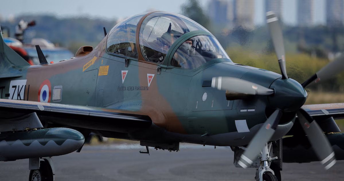 Uruguay renueva su Fuerza Aérea: por qué eligió los Super Tucano para reemplazar a sus históricos avionesLa incorporación de seis aeronaves brasileñas por casi USD 100 millones representa la mayor inversión aérea del país en décadas. En Infobae al Mediodía, Andrei Serbin Pont explicó por qué Montevideo priorizó una estrategia basada en capacidades concretas y costos sostenibles