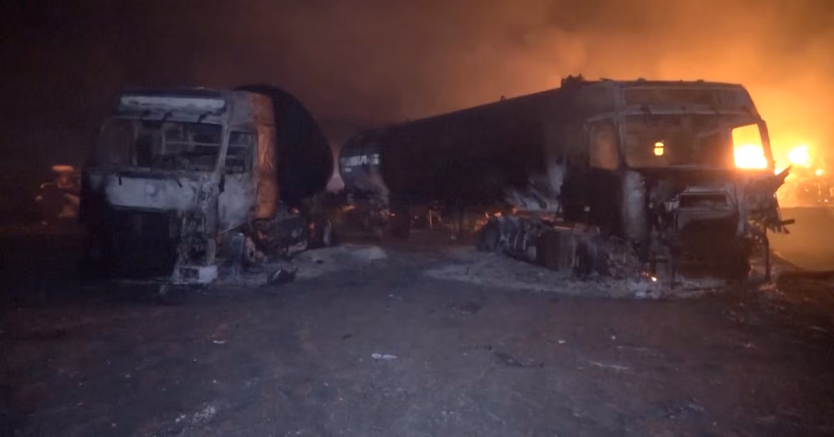 Arabia Saudita bombardeó una ciudad controlada por los hutíes en Yemen tras los ataques de los rebeldes y se expande la guerra en Medio OrienteUna operación nocturna golpeó una base naval en la provincia y un campamento en la isla de Kamaran. Los ataques aéreos se produjeron tras una semana de escalada marítima sin precedentes desde la tregua de 2022