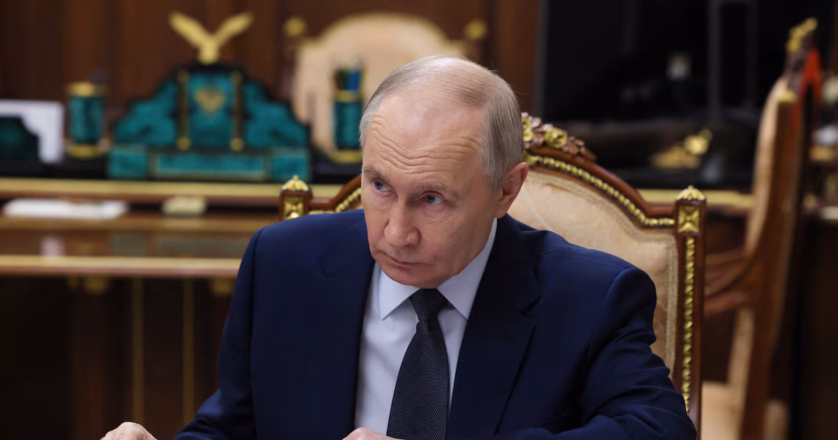 Los drones ucranianos están dejando a Putin sin opciones y agravan la crisis de combustible en RusiaLa ofensiva con aparatos de largo alcance elevó la frecuencia y la precisión de los impactos. Informes revelan el mayor estrés energético en décadas y alimentan la idea de un giro bélico