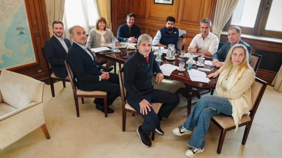 La mesa política vuelve a reunirse con la ley de propiedad privada y las PASO sin acuerdo