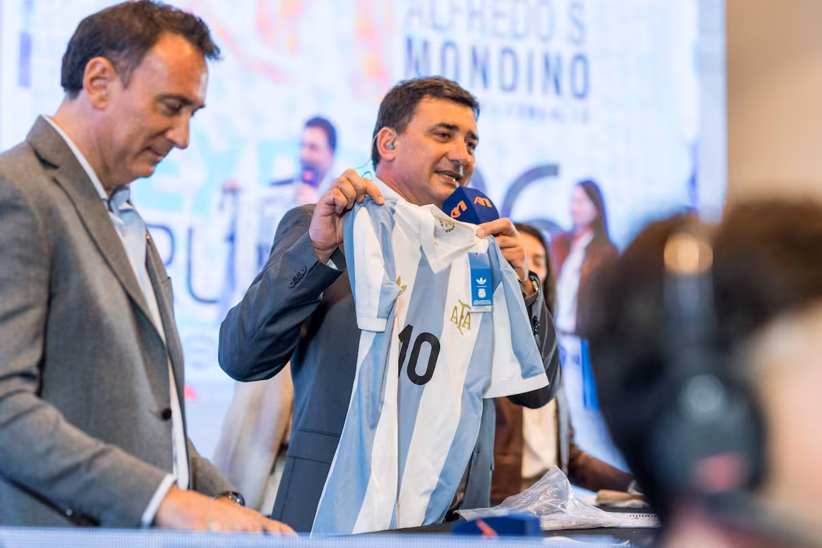 En la Rural pagaron $23 millones por una camiseta firmada por Lionel Messi