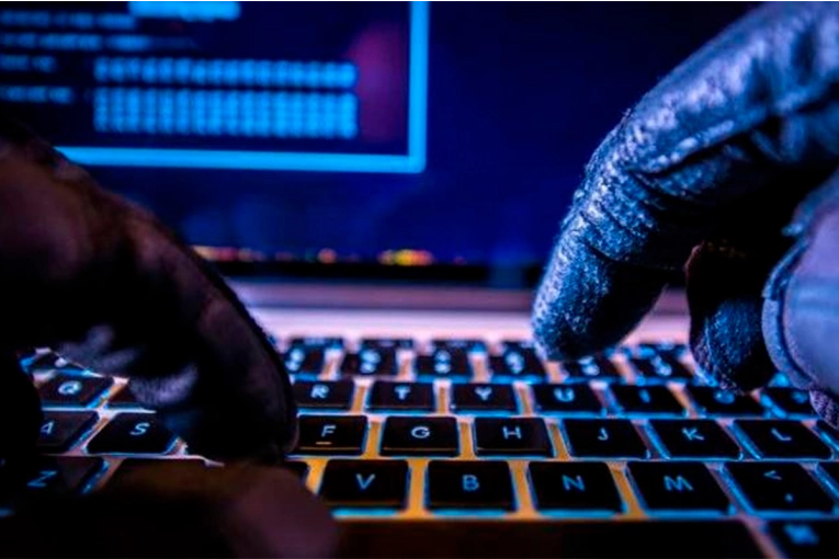 Estafas digitales: cómo operan las bandas que usan inteligencia artificial para engañar