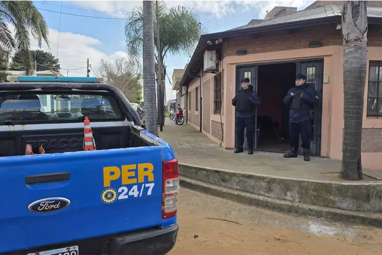 Allanaron una financiera y viviendas por una causa de presunta usura y amenazas