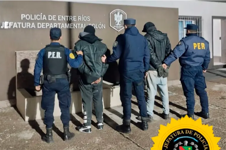 Sorprendieron a dos jóvenes cuando desmantelaban electrodomésticos en una vivienda