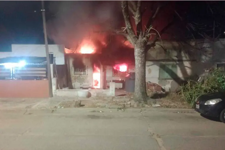 Un hombre se descompensó y murió tras ver su casa consumida por incendio en Concepción del Uruguay