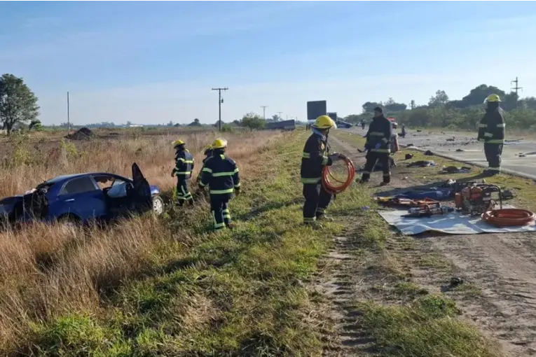 Choque frontal en Santa Fe: un hombre murió y cuatro personas resultaron heridas