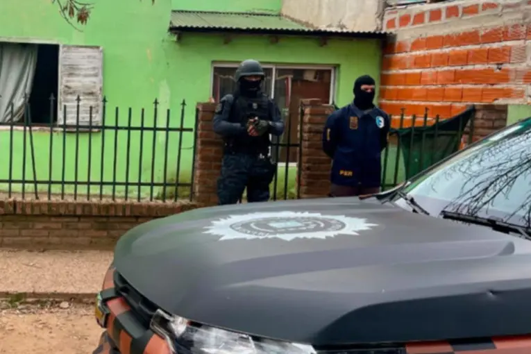 Federación: allanaron un kiosco de drogas, secuestraron cocaína y marihuana y detuvieron a una pareja