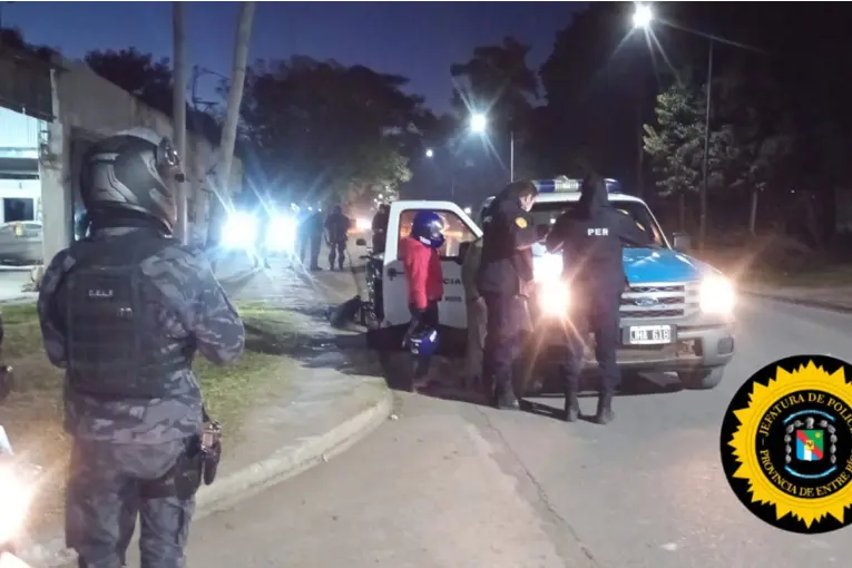 Una alerta por un arma en una moto terminó con el secuestro de un fusil y carne de siervo