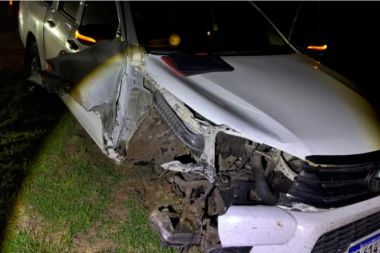 Una camioneta chocó contra un camión en la Ruta 14