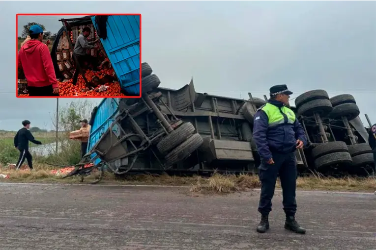 Volcó un camión en Ruta Nacional 12 y decenas de personas ayudaron a recuperar la carga