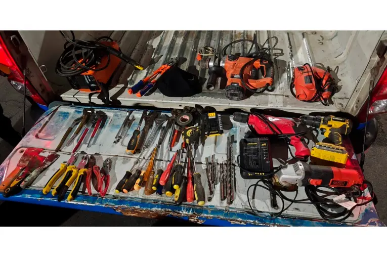 Recuperaron herramientas y detuvieron a tres hombres por intentos de robo en Paraná